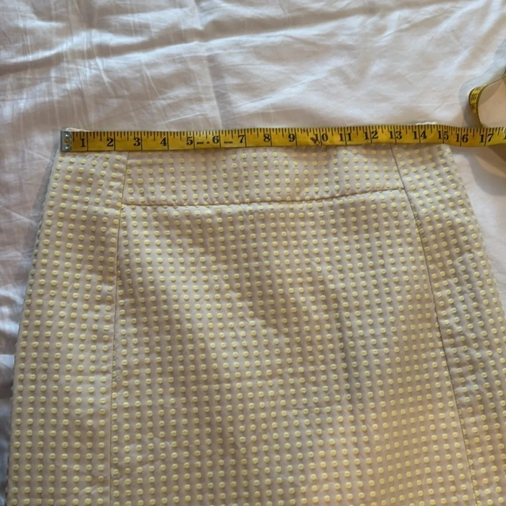 Loft NWOT 🔥sale last chance 🔥cream colored skirt with yellow polkadots